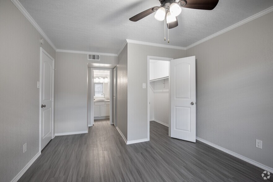 More Photos Of 2010 Estrada Pky, Irving Apartments For Sale