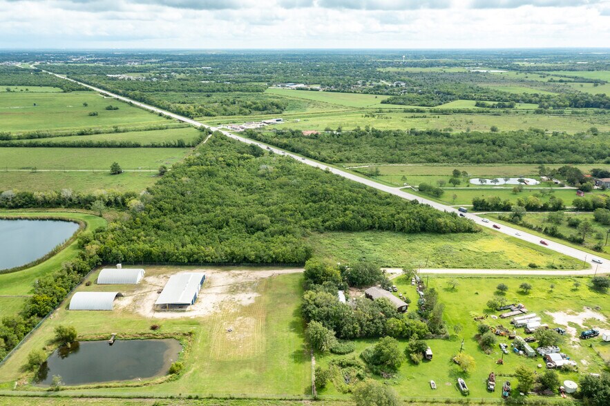 More Photos Of 4512 S Highway 35, Alvin Light Manufacturing For Lease