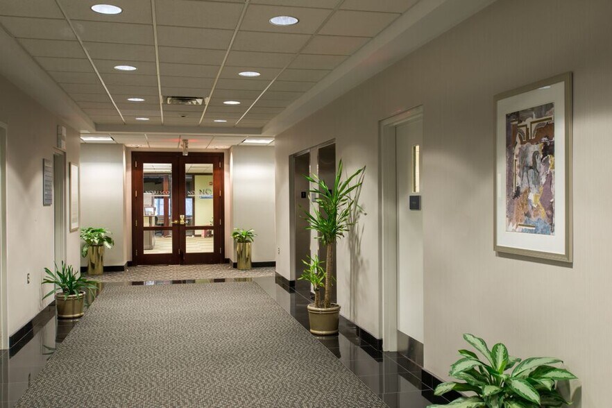 More Photos Of 510 Thornall St, Edison Office For Lease