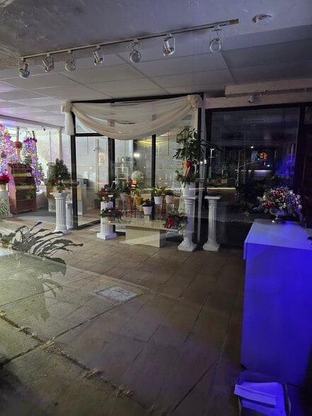 More Photos Of 24802 Northern Blvd, Douglaston General Retail For Lease