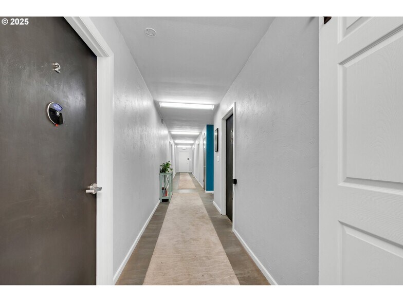 More Photos Of 1413 Charnelton St, Eugene Office For Sale