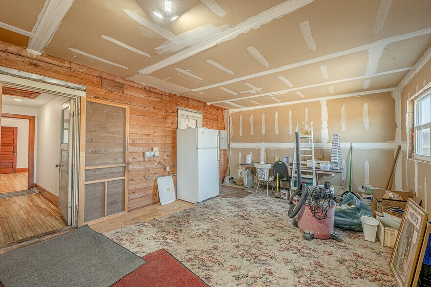More Photos Of 127 W Main St, Belleville Restaurant For Sale