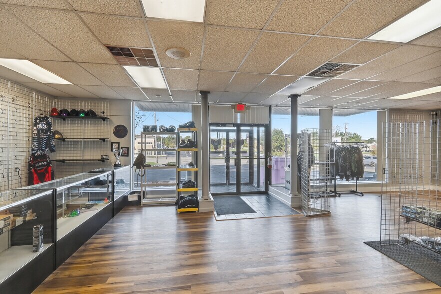 More Photos Of 25 S Lexington Springmill Rd, Mansfield Freestanding For Sale