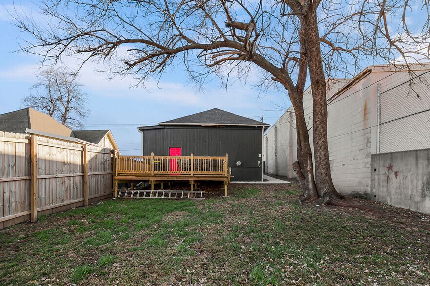 More Photos Of 6632 E Truman Rd, Kansas City General Retail For Sale