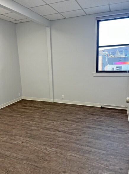 More Photos Of 122 17th Ave SE, Calgary Storefront Retail Office For Lease