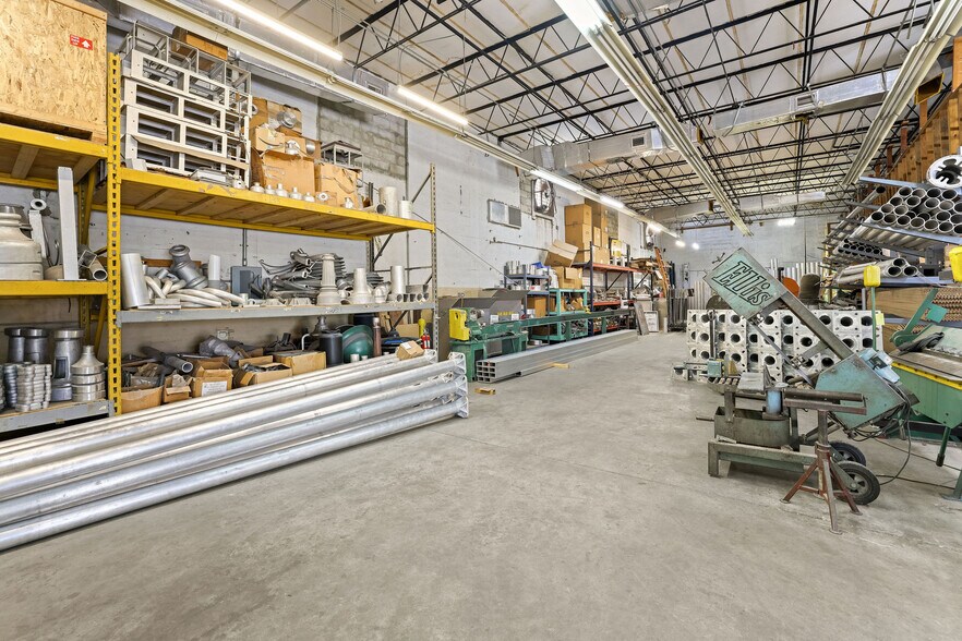 More Photos Of 695-699 W 17th St, Hialeah Warehouse For Sale