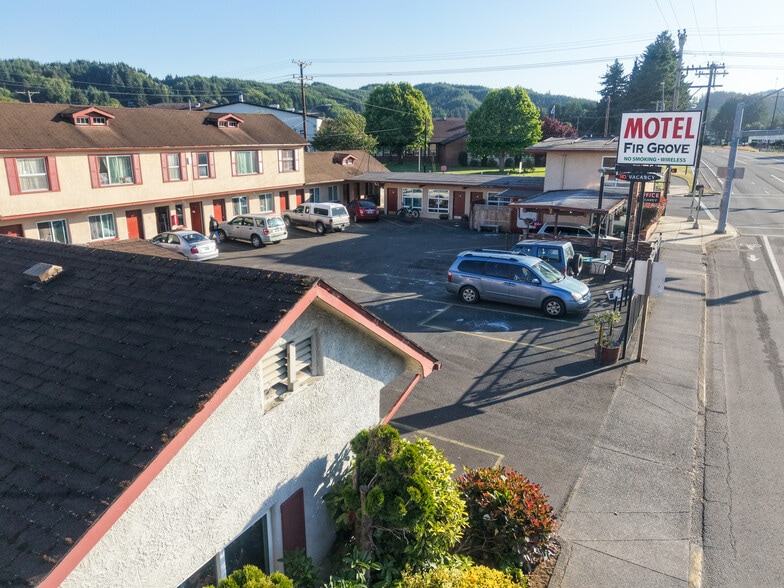 More Photos Of 2178 Winchester Ave, Reedsport Hotel For Sale