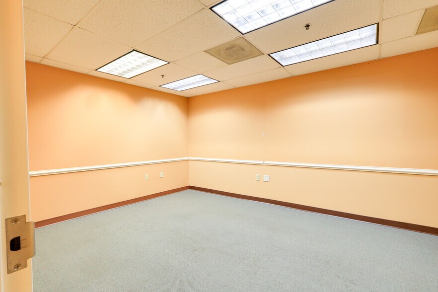 More Photos Of 604 Solarex Ct, Frederick Medical For Lease