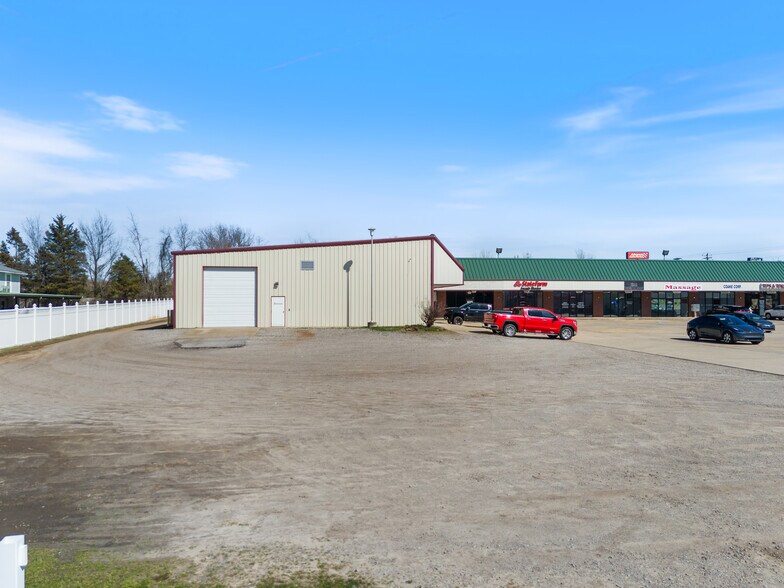 More Photos Of 2213-2217 Fayetteville Rd, Van Buren Storefront For Lease