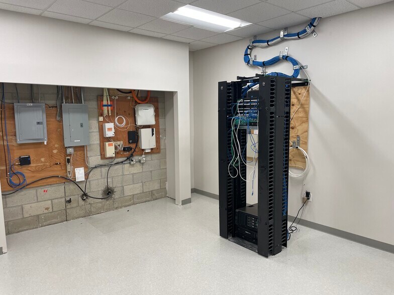 More Photos Of 20 Altieri Way, Warwick Flex For Lease