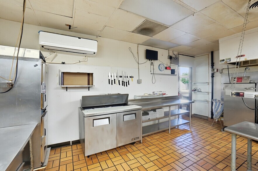 More Photos Of 1535 Xenia Ave, Yellow Springs Restaurant For Sale