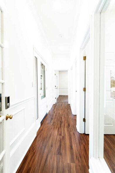 More Photos Of 125 S Milledge Ave, Athens Office Residential For Lease