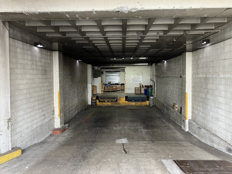 More Photos Of 4750 33rd St, Long Island City Warehouse For Lease