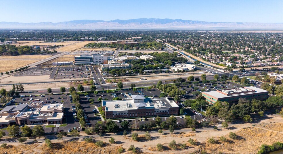 More Photos Of 9900 Stockdale Hwy, Bakersfield Medical For Sale