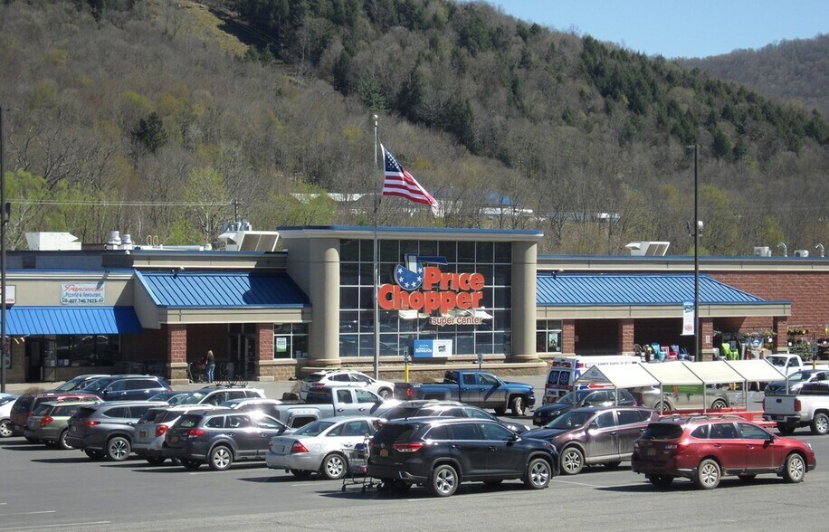 More Photos Of 3 Main St, Delhi Unknown For Lease