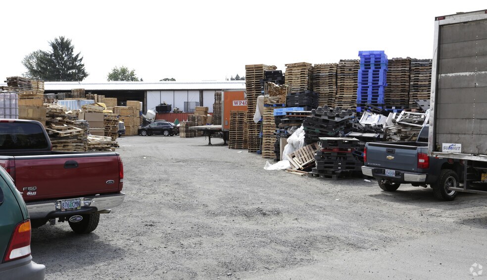 More Photos Of 15561 SW Oregon St, Sherwood Warehouse For Lease