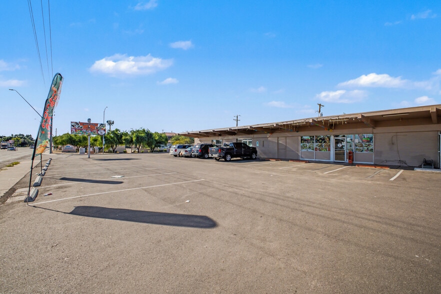 More Photos Of 1704 N Country Club Dr, Mesa Restaurant For Sale