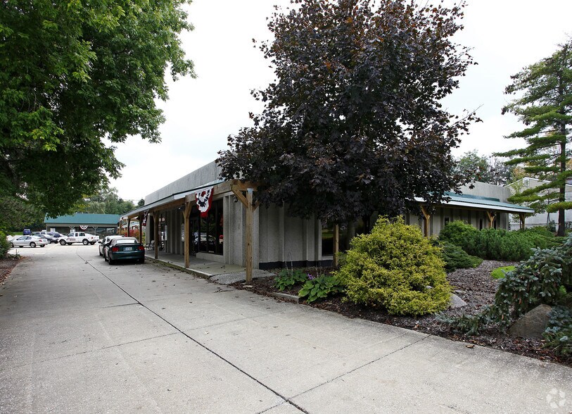Primary Photo Of 8228 Mayfield Rd, Chesterland Office For Lease