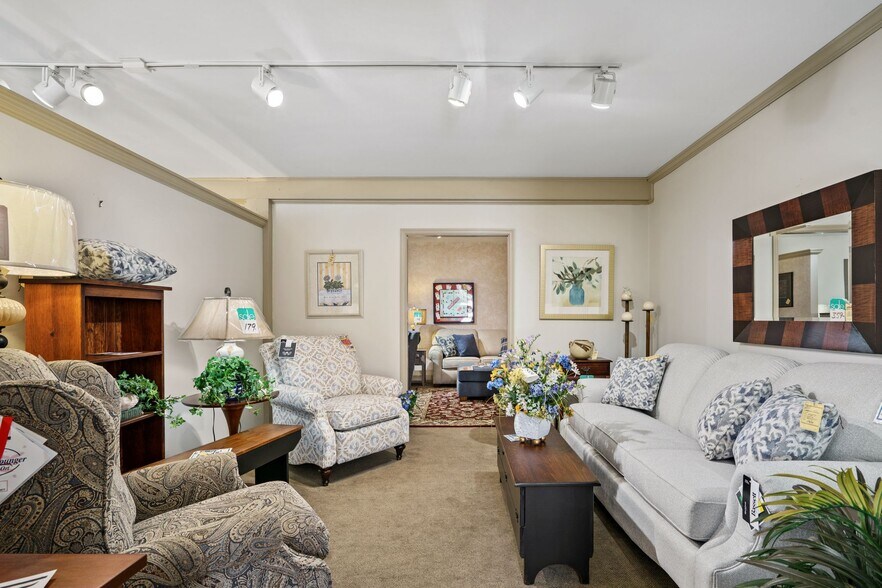 More Photos Of 343 E Baltimore Pike, West Grove General Retail For Lease