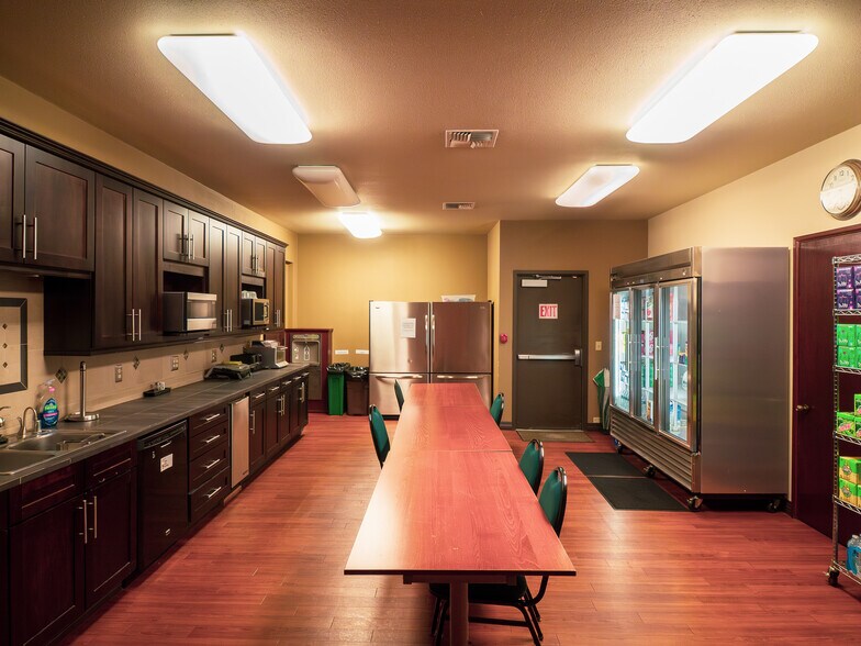 More Photos Of 1313 Commercial St, Bellingham Office For Sale