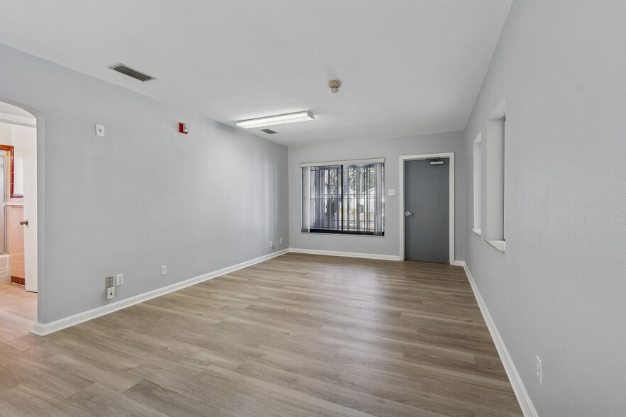 More Photos Of 1408 W Linebaugh Ave, Tampa Office Residential For Sale