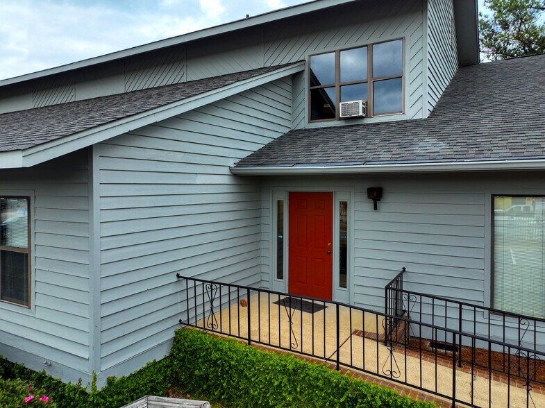 More Photos Of 572 Executive Pl, Fayetteville Medical For Lease