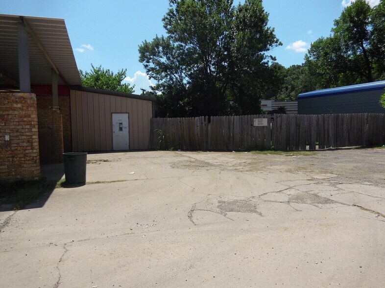 More Photos Of 739 W Center St, Greenwood Auto Repair For Sale
