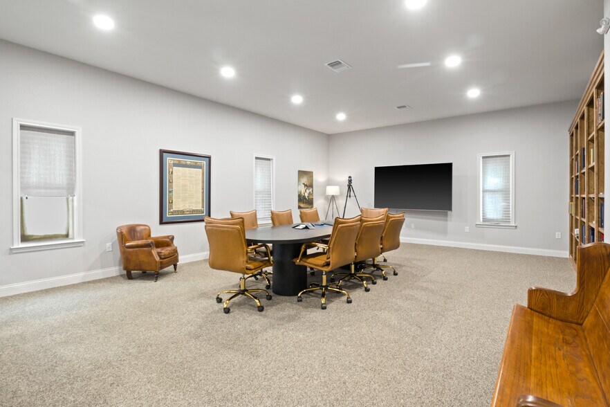 More Photos Of 107 E 11th St, Mount Pleasant Office For Sale