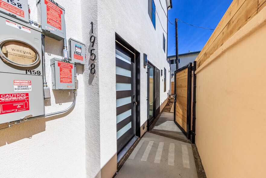 More Photos Of 1954-1958 Purdue Ave, Los Angeles Apartments For Sale
