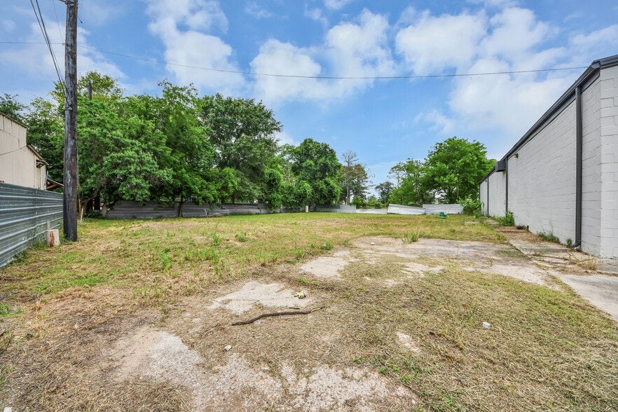 More Photos Of 8603 Shoal Creek Dr, Houston Warehouse For Sale