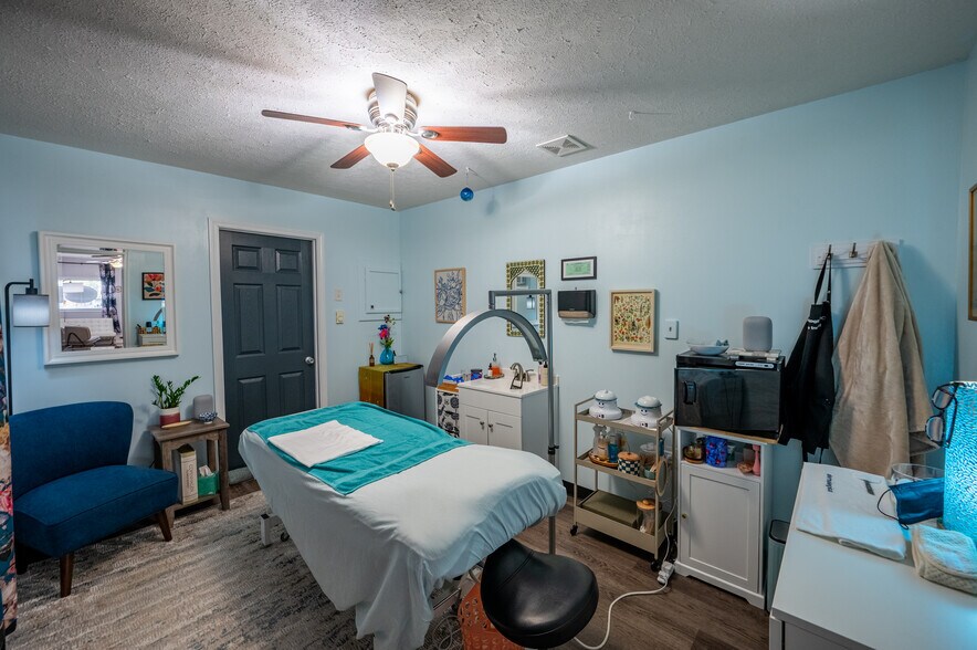 More Photos Of 2815 Grand Central Ave, Vienna General Retail For Sale