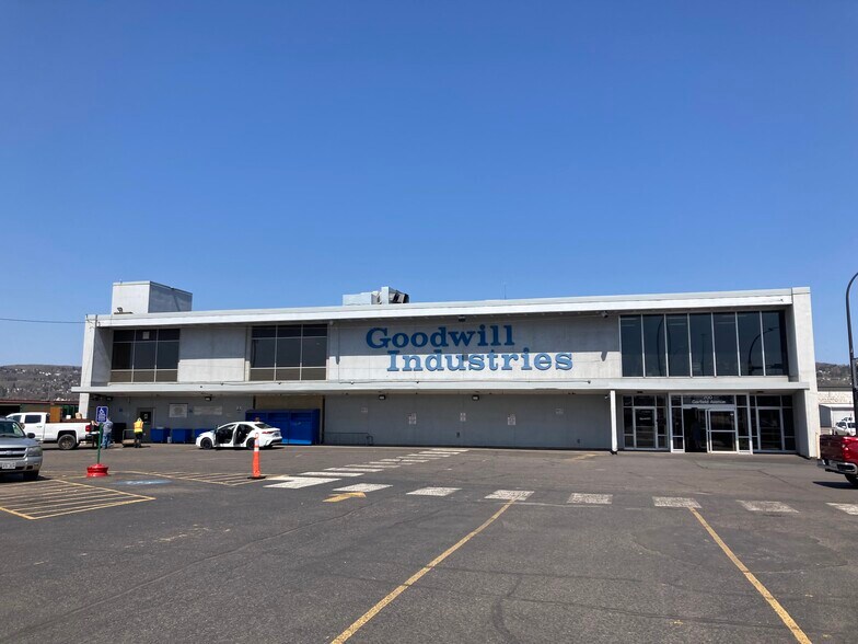 More Photos Of 700 Garfield Ave, Duluth Freestanding For Sale