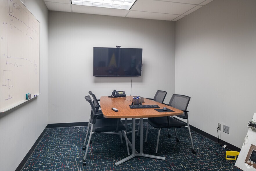 More Photos Of 9355-9375 Dielman Industrial Dr, Olivette Showroom For Lease