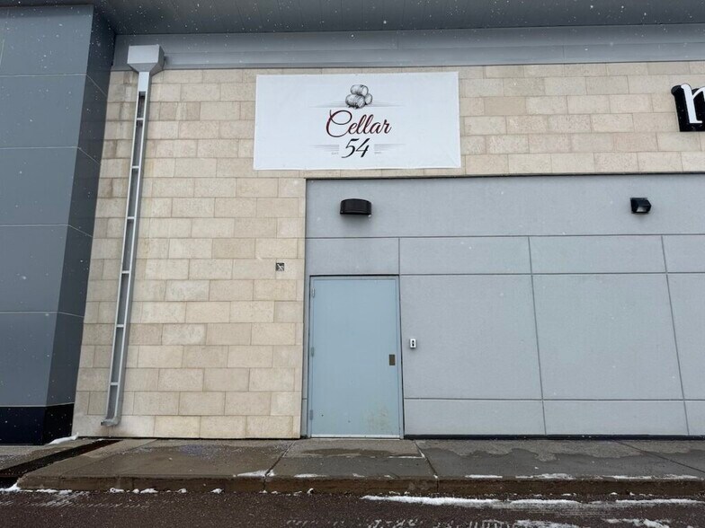 More Photos Of 720 S Highline Pl, Sioux Falls General Retail For Lease