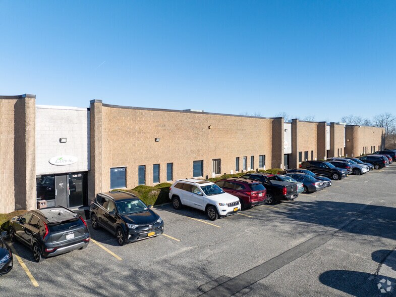 More Photos Of 400 Oser Ave, Hauppauge Warehouse For Lease