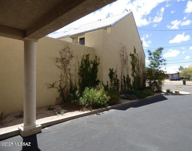 More Photos Of 360 N Court Ave, Tucson Office For Sale