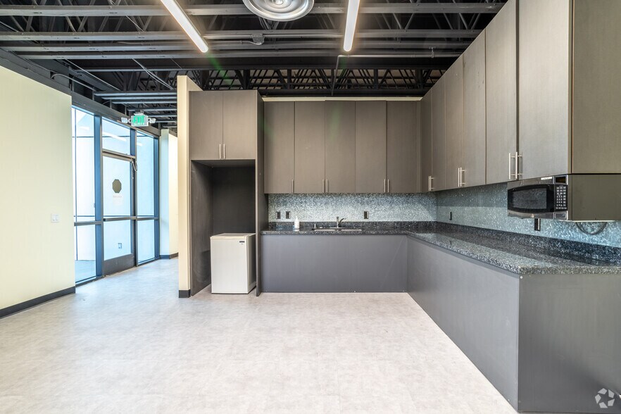 More Photos Of 2729 Bristol St, Costa Mesa Medical For Sale