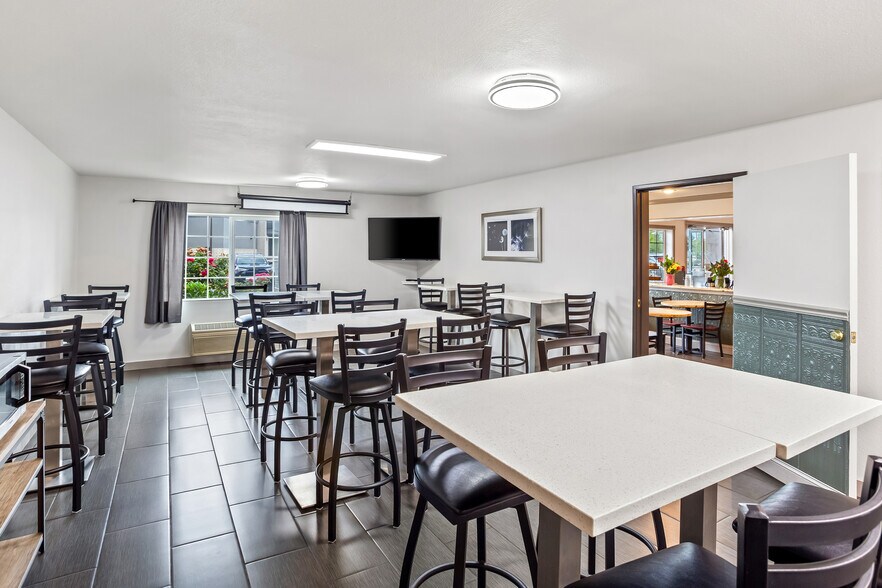 More Photos Of 501 Three Rivers Dr, Kelso Hospitality For Sale