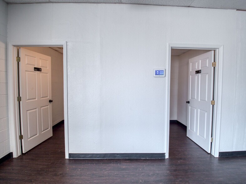 More Photos Of 2000 N MacArthur Blvd, Oklahoma City Storefront Retail Residential For Sale