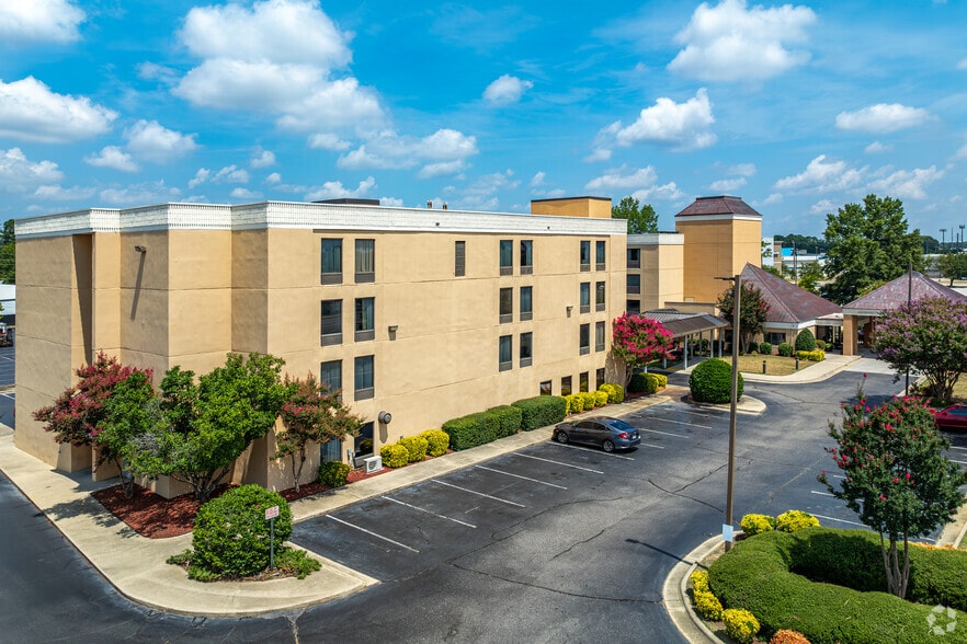 More Photos Of 1922 Skibo Rd, Fayetteville Hotel For Sale