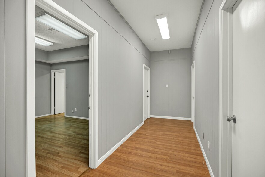 More Photos Of 218 Deborah Dr, New Braunfels Warehouse For Lease