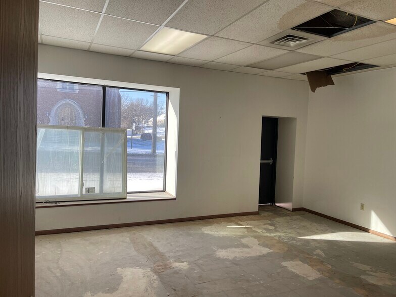 More Photos Of 537 Lincoln Hwy, East McKeesport Storefront For Sale
