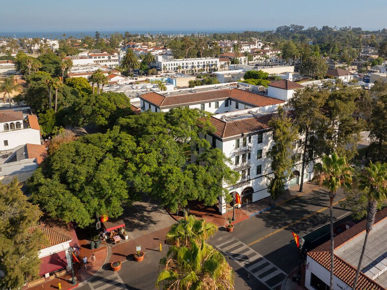 More Photos Of 527-537 State St, Santa Barbara Hotel For Lease