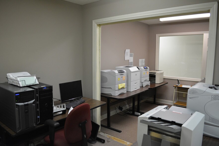 More Photos Of 3213 Executive Park Cir, Mobile Office For Sale