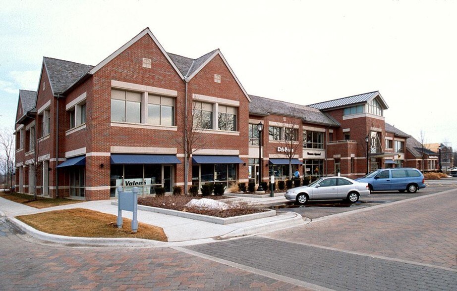 More Photos Of 300 Village Green Dr, Lincolnshire Office For Lease