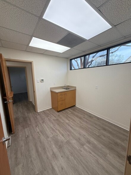 More Photos Of 2401 W Green Oaks Blvd, Arlington Office For Lease