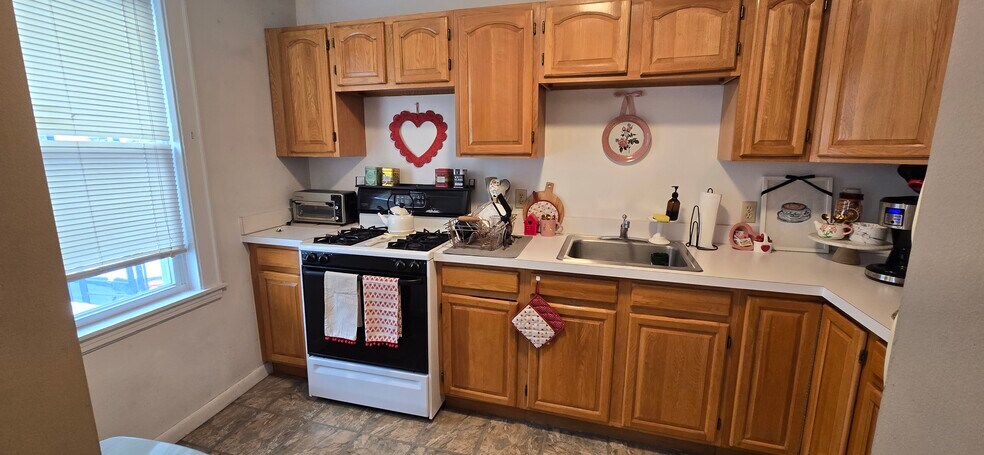 More Photos Of 639 Willis Ave, Williston Park Storefront For Sale