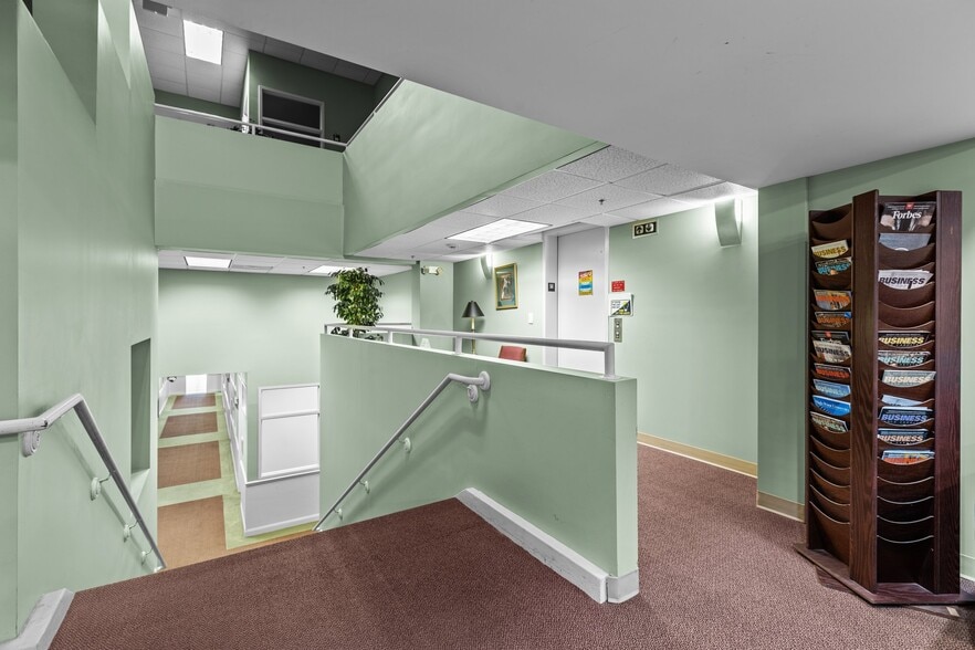 More Photos Of 327 N Queen St, Kinston Office For Sale