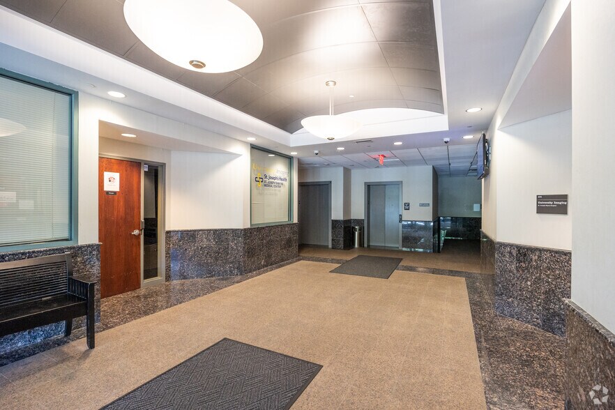More Photos Of 246 Hamburg Tpke, Wayne Medical For Lease