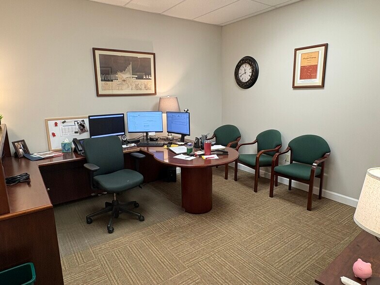 More Photos Of 402-404 S Scott Rd, Fort Wayne Showroom For Sale